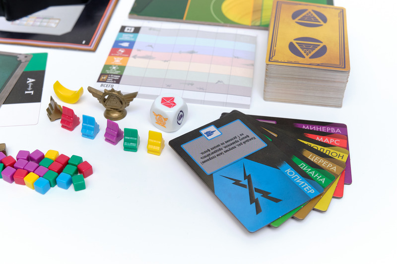Niza Gams Rivolta Scarlatta gioco di carte strategico